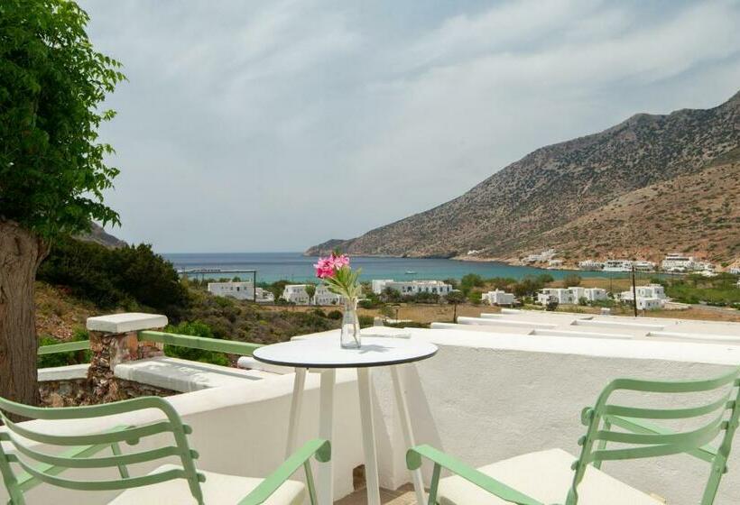 غرفة قياسية مطلّة علي البحر, Xerolithia