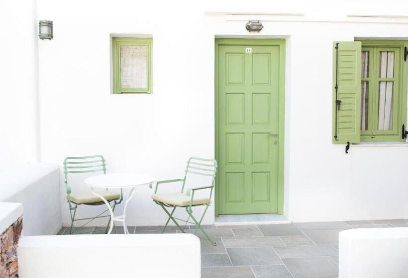 غرفة قياسية مطلّة علي الحديقة, Xerolithia