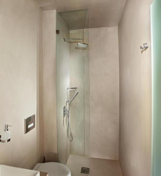 غرفة ديلوكس ثلاثية, Xerolithia