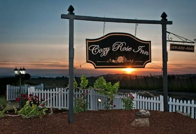 Deluxe Suite King Bed, Cozy Rose Inn