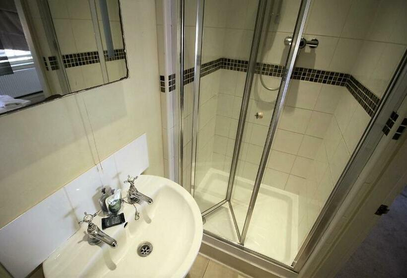 스탠다드 룸, The Saracens Head