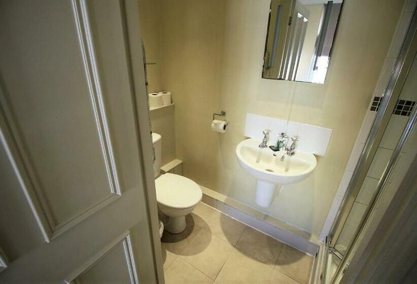 스탠다드 룸, The Saracens Head