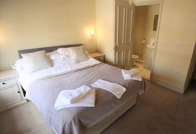 스탠다드 룸, The Saracens Head