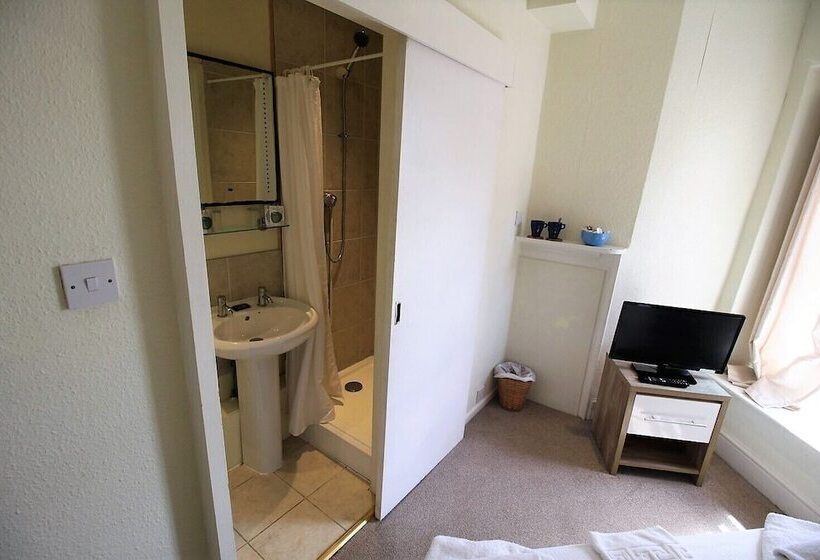 스탠다드 룸, The Saracens Head