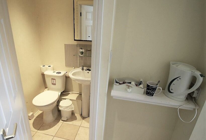 스탠다드 싱글 룸, The Saracens Head