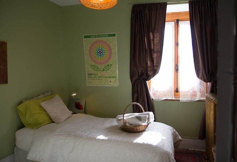 اتاق استاندارد با سرویس بهداشتی مشترک, Au Croissant De Lune