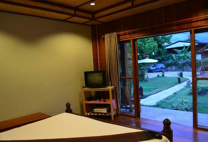 디럭스 방갈로, Baan Aew Pai