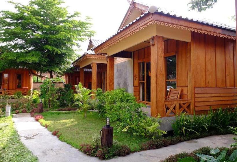 디럭스 방갈로, Baan Aew Pai