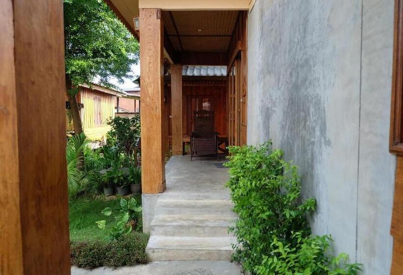 디럭스 방갈로, Baan Aew Pai