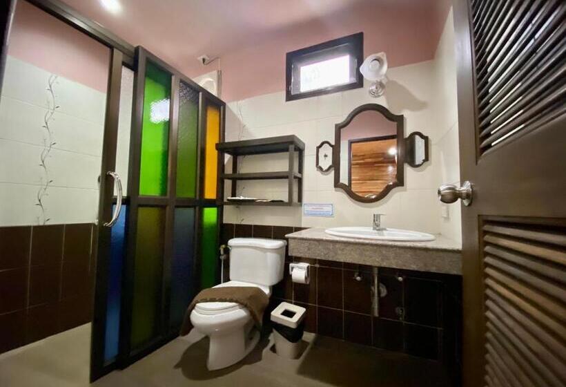 家庭间, Baan Soontree Resort