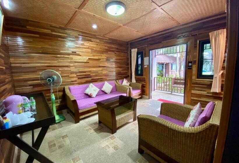 家庭间, Baan Soontree Resort