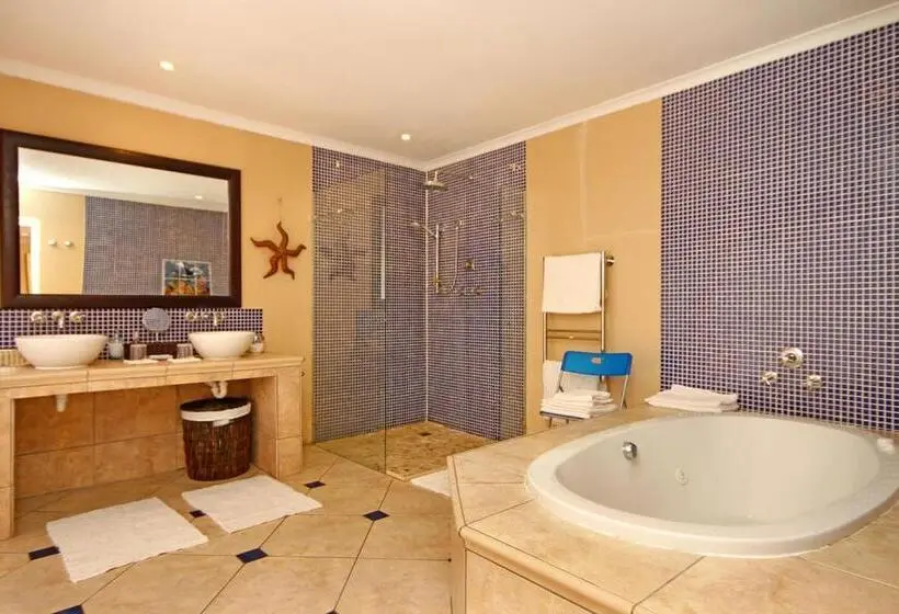 キングサイズベッドのデラックスルーム, Kleinbosch Lodge