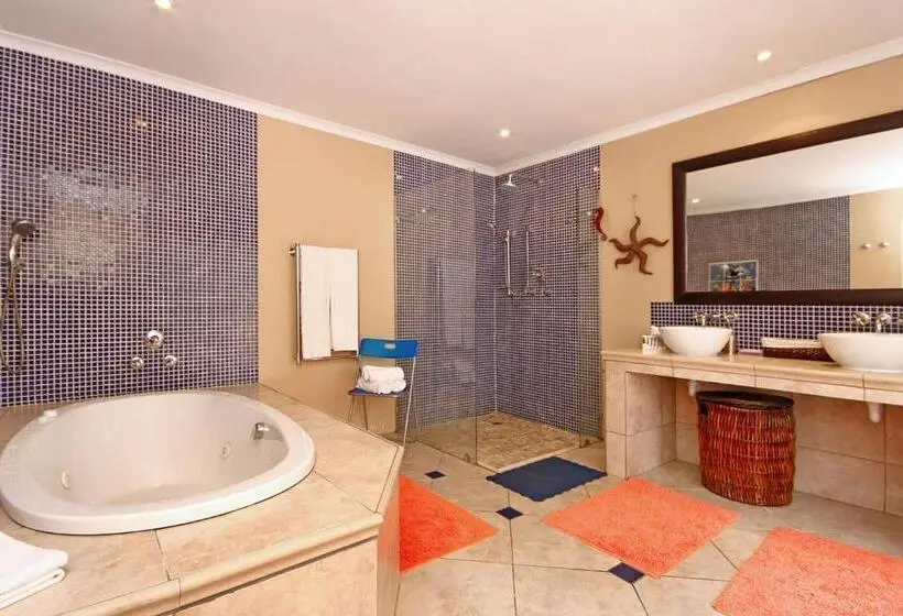 キングサイズベッドのデラックスルーム, Kleinbosch Lodge