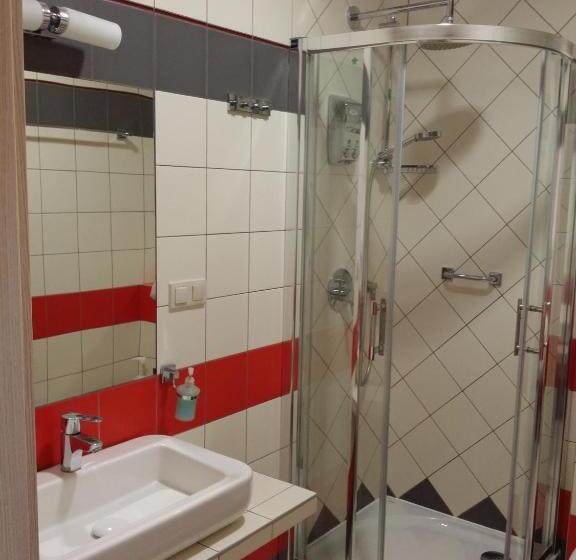 استودیوی استاندارد, Ośrodek Wczasowy Paradise