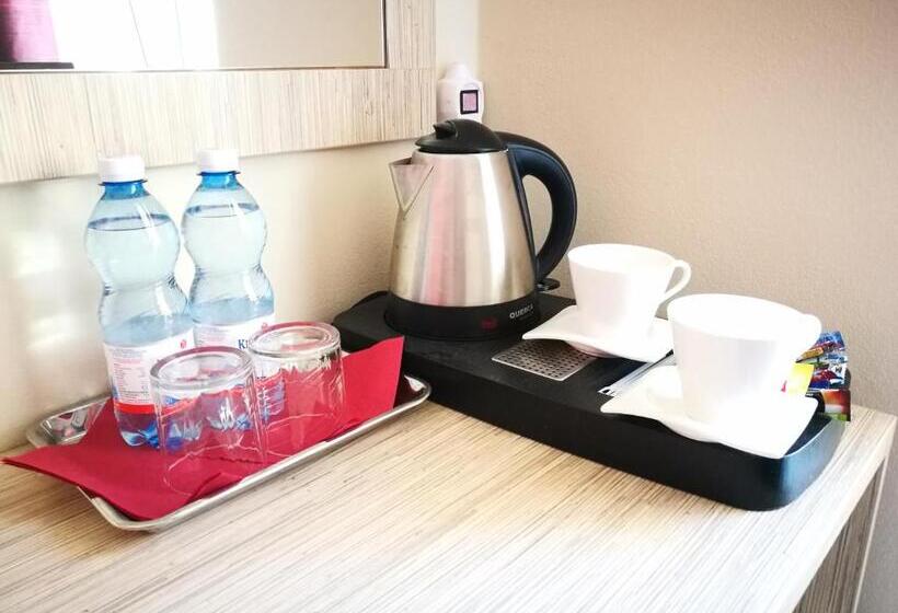 استودیوی استاندارد, Ośrodek Wczasowy Paradise