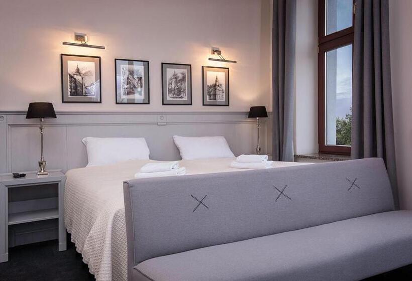 Pokój Standard Trzyosobowy, Retro B.a. Zientarski