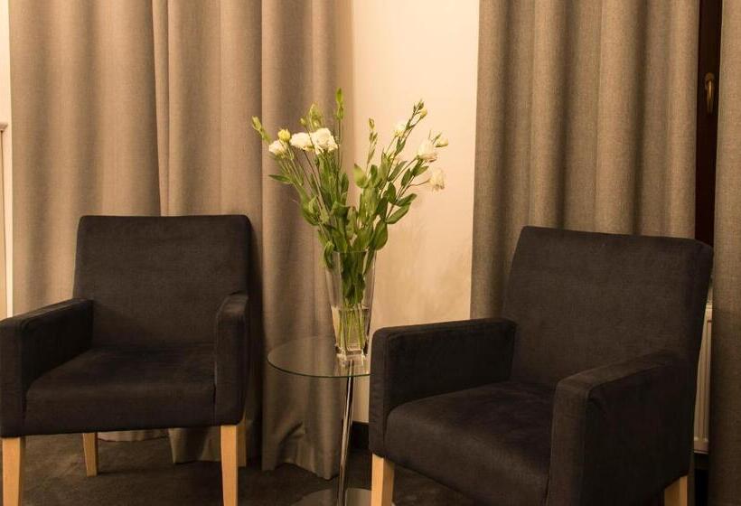 Pokój Standard Trzyosobowy, Retro B.a. Zientarski