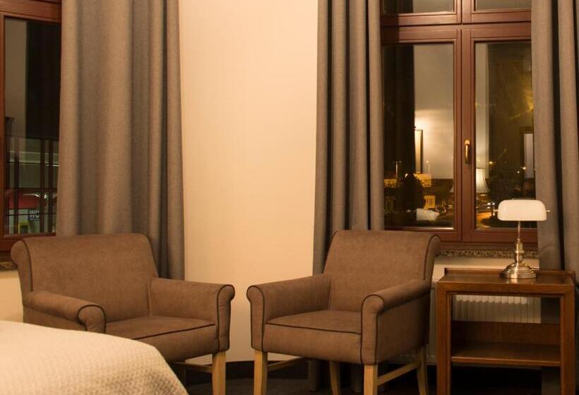 Pokój Standard Trzyosobowy, Retro B.a. Zientarski