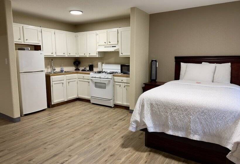 شقة غرفة واحدة, Wapiti Self Service Lodge