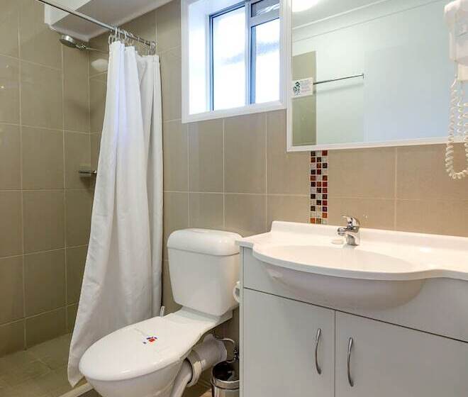 חדר משפחתי, Centre Point Midcity Motor Inn