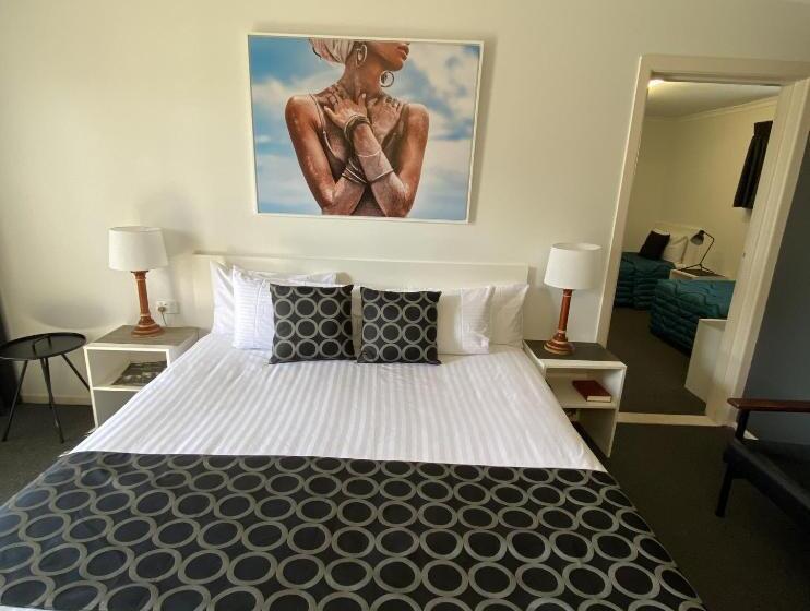 Люкс Семейный 2 Спальни, Centre Point Midcity Motor Inn