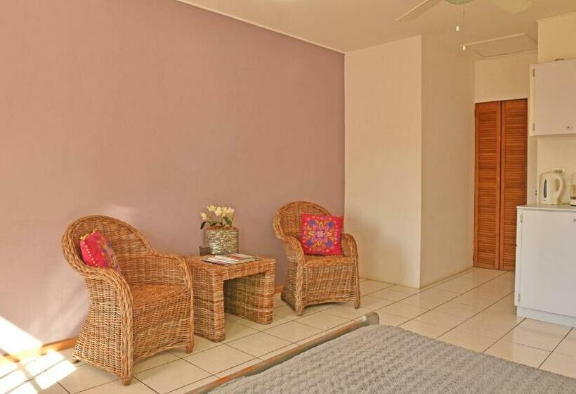 استودیوی استاندارد, Pega Pega Apartments