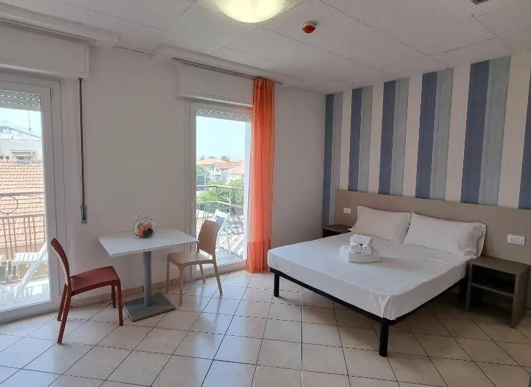استودیوی لوکس, Residence Mare