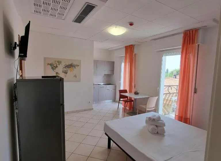 استودیوی لوکس, Residence Mare