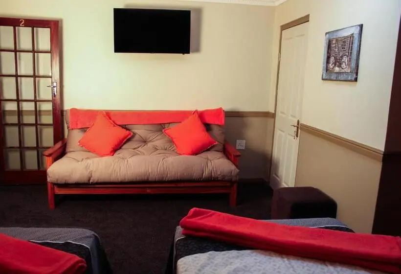 اتاق خانوادگی, Victoria Heights B&b