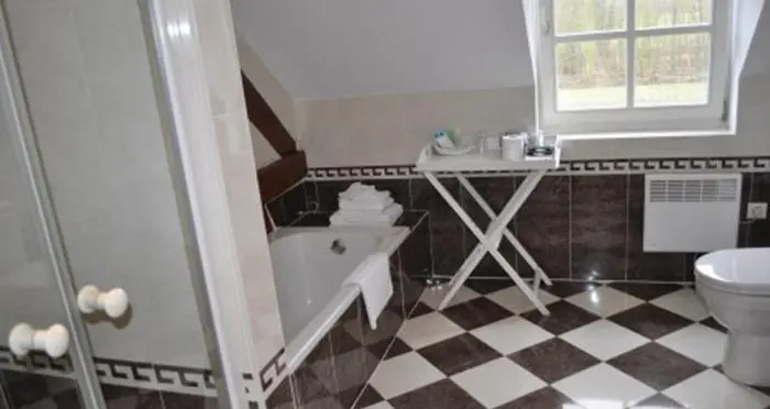 Deluxe Kolmen Hengen Huone, Onsemhoeve