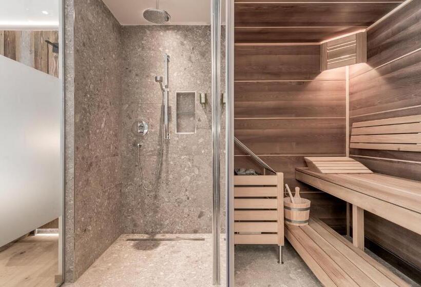 סוויטה, Superior Hotel Edelweiss