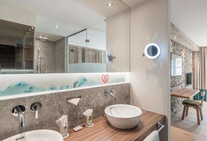 스위트, Superior Hotel Edelweiss