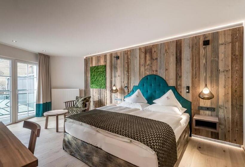 סוויטה, Superior Hotel Edelweiss