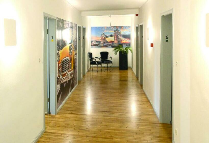 חדר סטנדרט, Amel Mitte