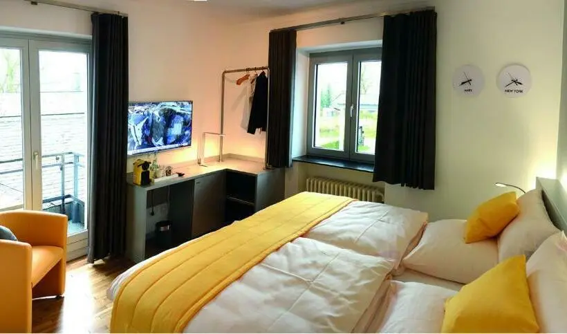 Standardzimmer mit Balkon, Amel Mitte
