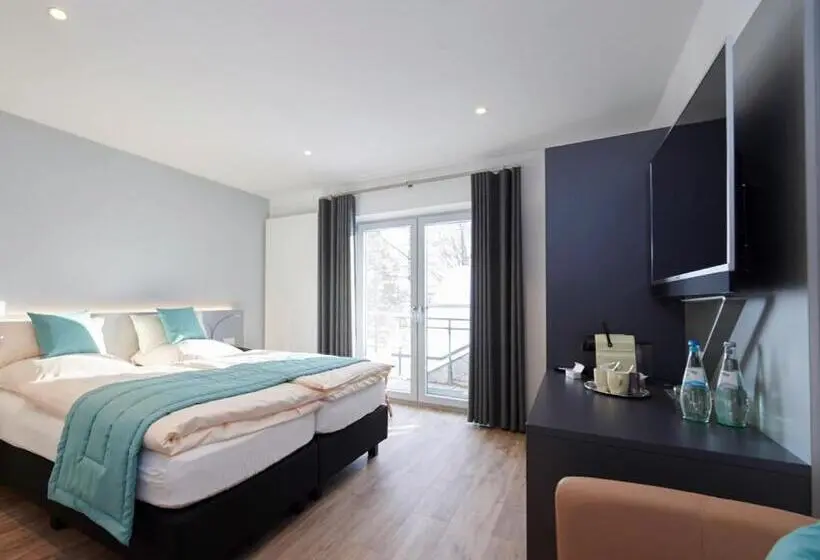 Standardzimmer mit Balkon, Amel Mitte