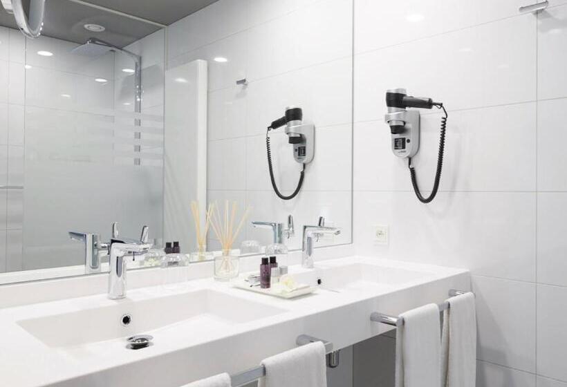 חדר סטנדרט, Amel Mitte