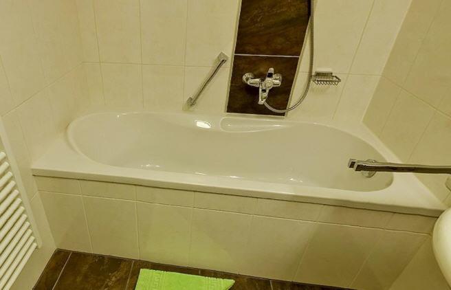 スタンダードトリプルルーム, Bruno