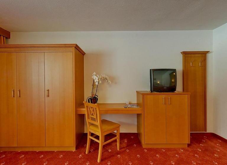 スタンダード４人部屋, Bruno