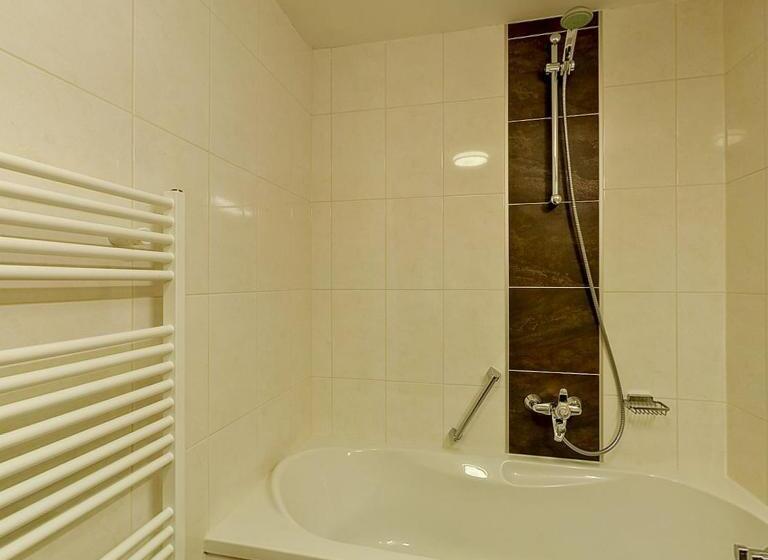 スタンダード４人部屋, Bruno