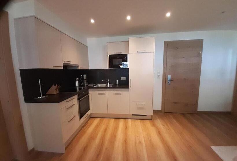 ２ベッドルームアパートメント, Bruno