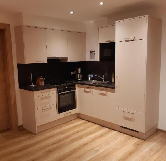 ２ベッドルームアパートメント, Bruno