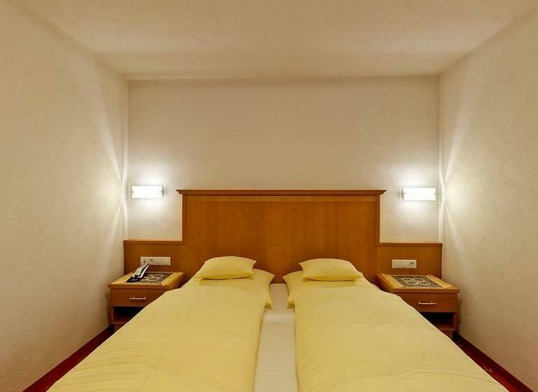 スタンダードトリプルルーム, Bruno