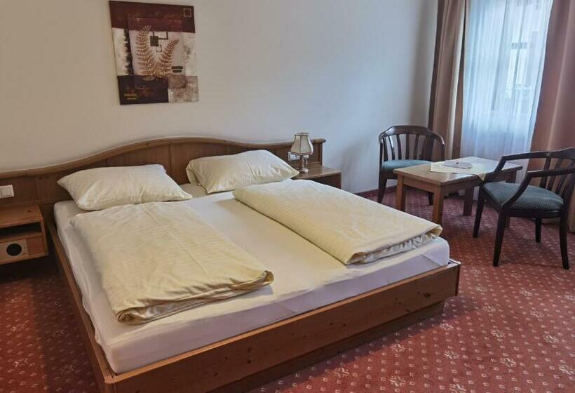 Quarto Estandar, Kroneck