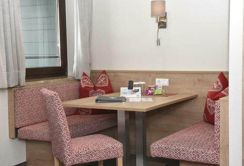 חדר דלוקס לשלושה, Skischule Krallinger