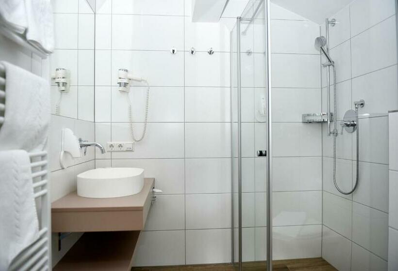 חדר דלוקס לשלושה, Skischule Krallinger