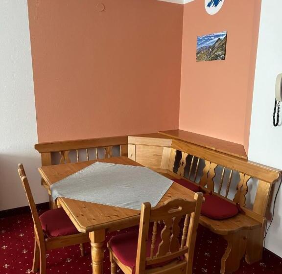 סוויטת ג'וניור, Solaria