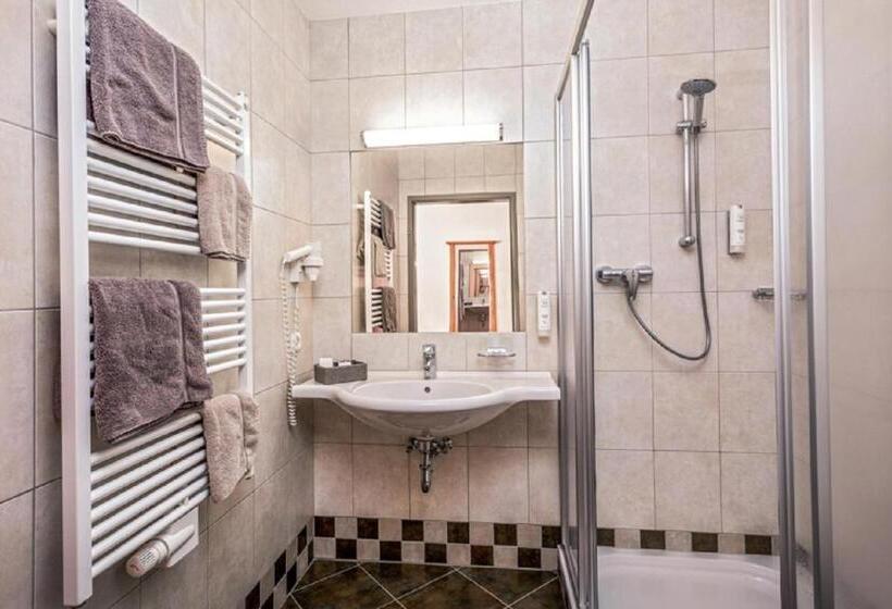 带阳台标准四人间, Vorderronach