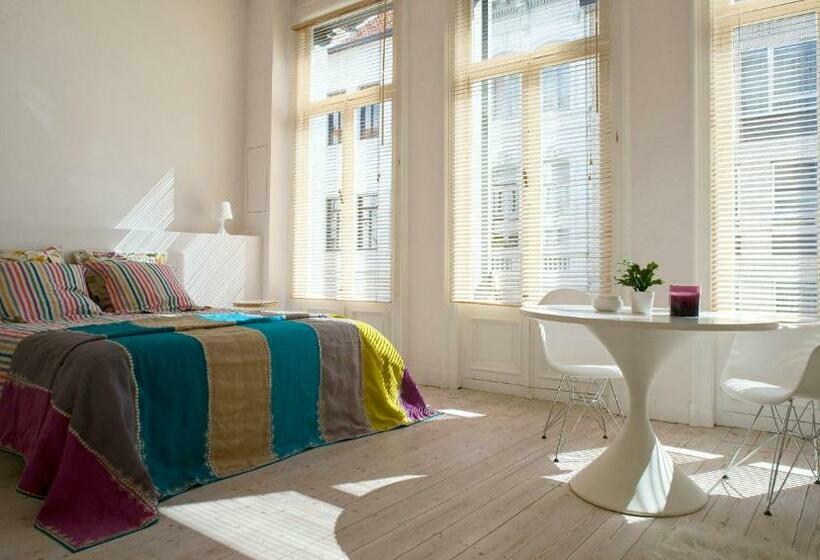 اتاق خانوادگی, Antwerp B&b