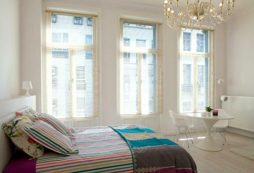 اتاق خانوادگی, Antwerp B&b
